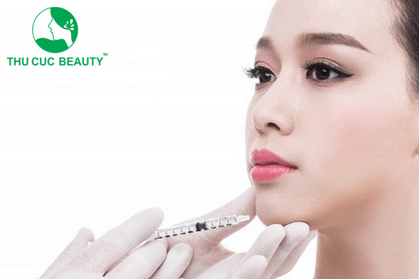 Biến chứng tiêm filler cằm thường gặp như lệch cằm, viêm nhiễm, hoại tử,...