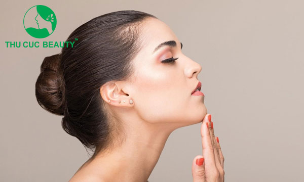 Tiêm filler cằm giúp cải thiện cằm ngắn, cằm lệch, cằm lẹm.
