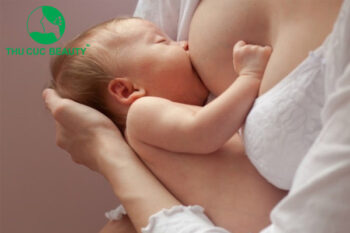 Nâng ngực có cho con bú được không?