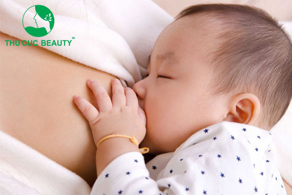 Nâng ngực đường quầng có cho con bú được không? 2 Nâng ngực đường quầng có cho con bú được không?