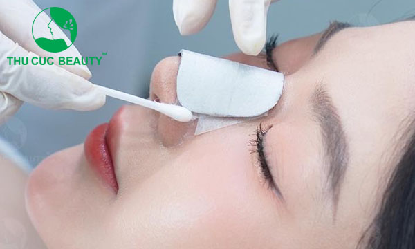 Nâng mũi bao lâu được đeo kính? Hướng dẫn chăm sóc sau nâng mũi 1 Chỉnh sửa mũi hỏng cần phải thực hiện tại cơ sở uy tín.