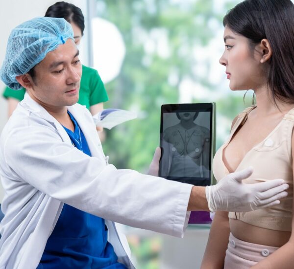 Nâng ngực nội soi cần phải được thực hiện tại cơ sở uy tín.