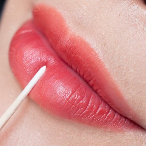 Nên cấy môi sinh học hay phun môi? 3 cay moi sinh hoc thu cuc e1758797025838