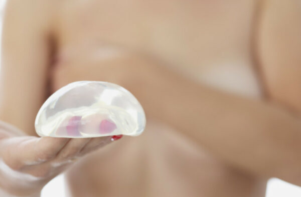 Tại sao nâng ngực xong bị mất cảm giác?