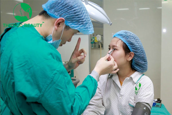 chinh sua mi mat bi tron