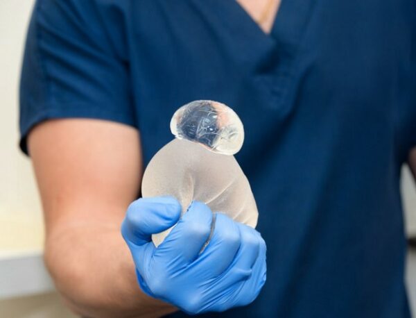 Rút chất liệu ngực bao nhiêu tiền? Khi nào cần rút chất liệu ngực? 1 Rút chất liệu ngực bao nhiêu tiền phụ thuộc vào nhiều yếu tố.