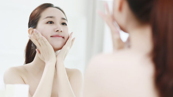 Hút mỡ má có bị xệ da không? 3 cham soc da khong chay xe e1766210591429