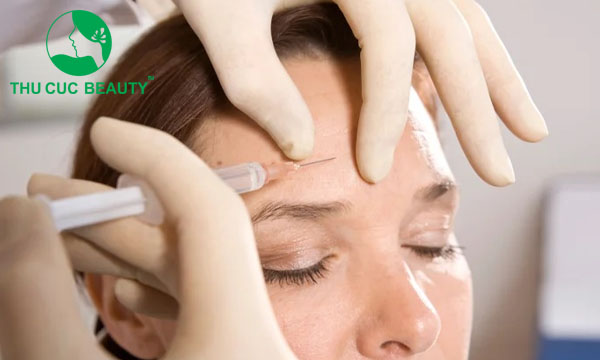 Tiêm botox có hại không? Những rủi ro thường gặp khi tiêm botox 2 Tiêm botox có hại không phụ thuộc vào bác sĩ thực hiện.