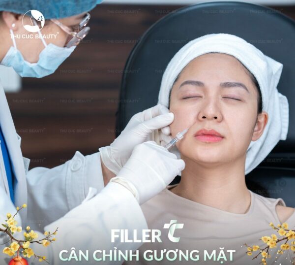 Tiêm rãnh cười sâu bằng filler giúp da căng đầy, trẻ trung hơn.